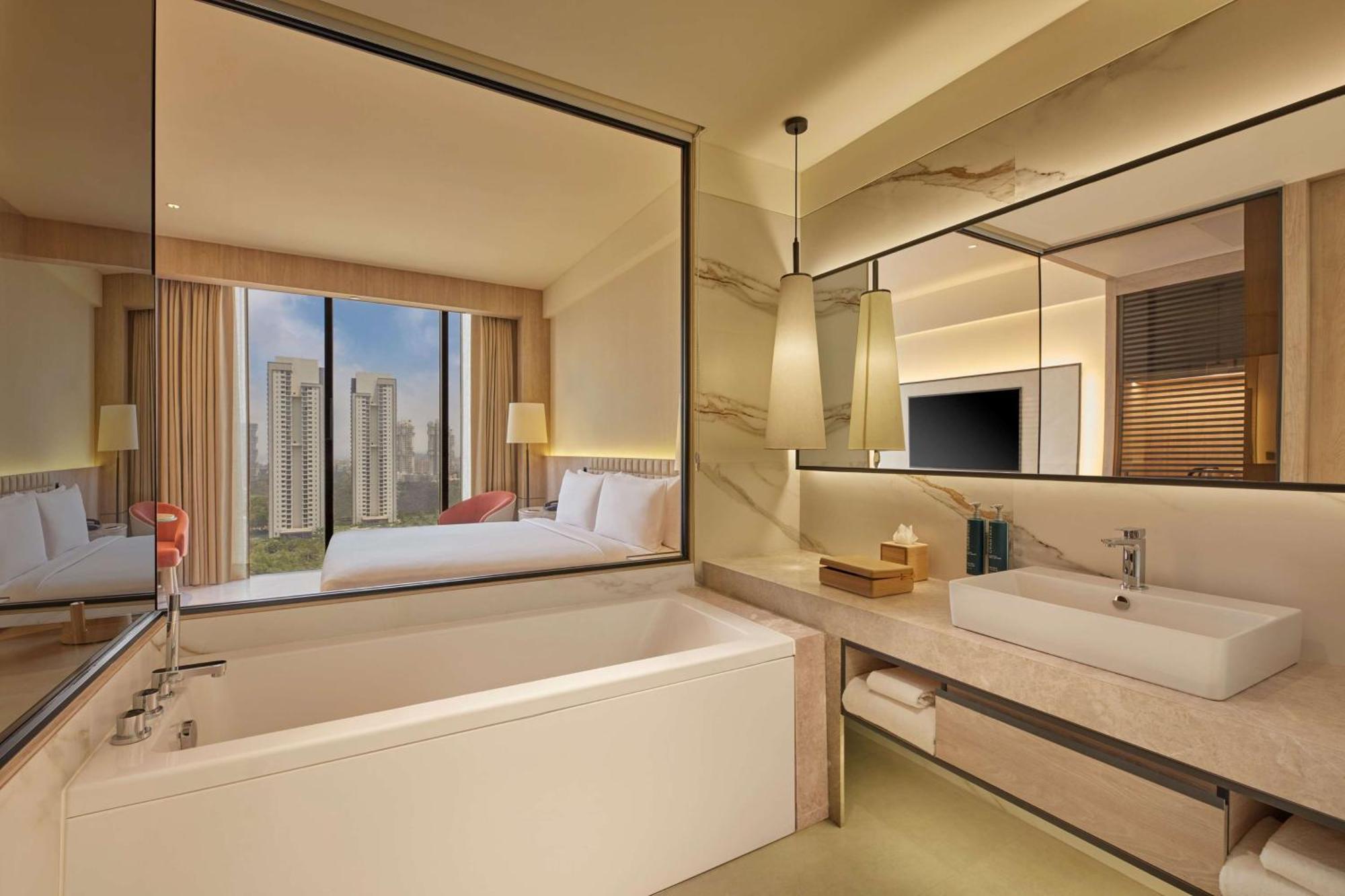 Hilton Gurugram Baani City Centre Гургаон Екстериор снимка