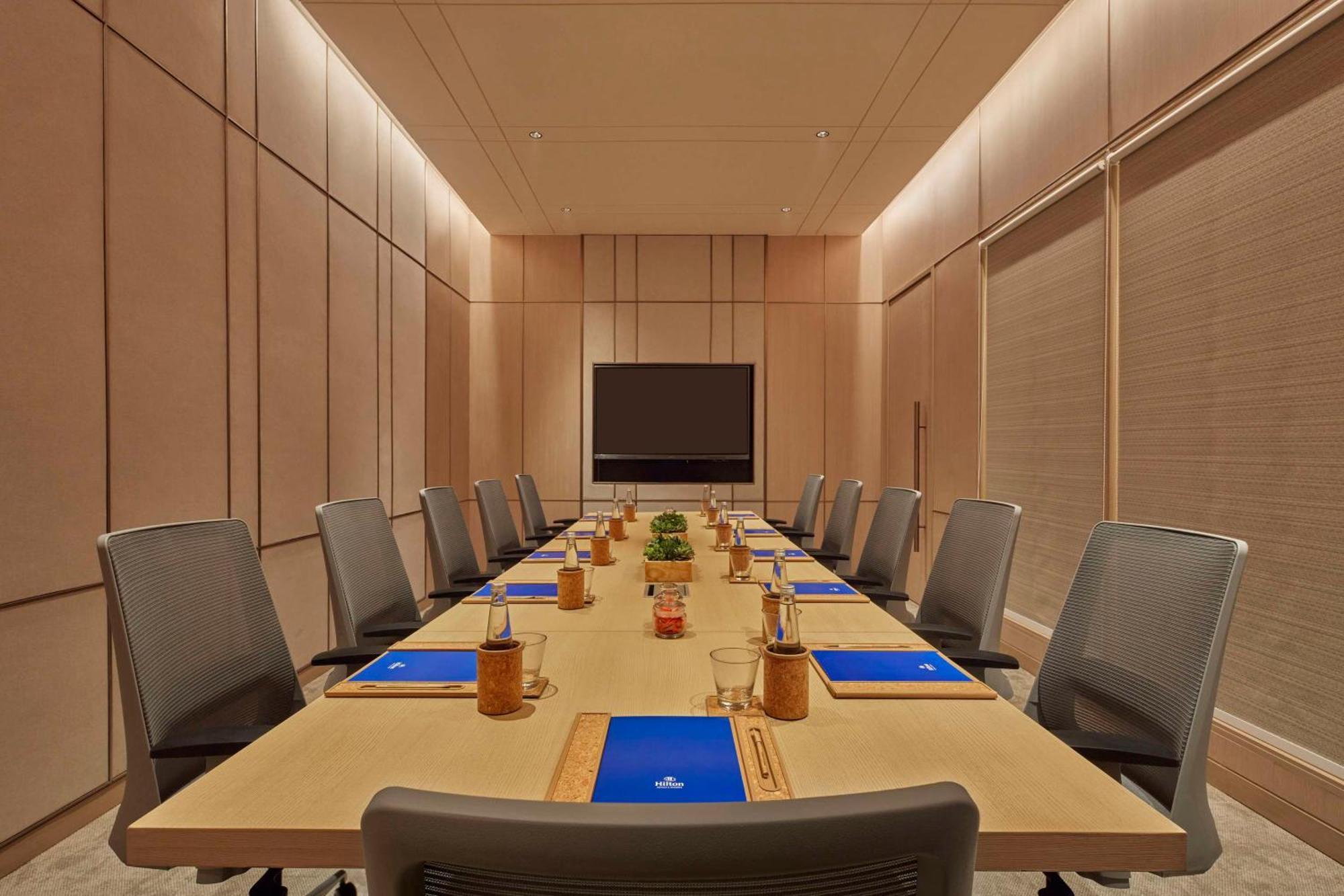 Hilton Gurugram Baani City Centre Гургаон Екстериор снимка