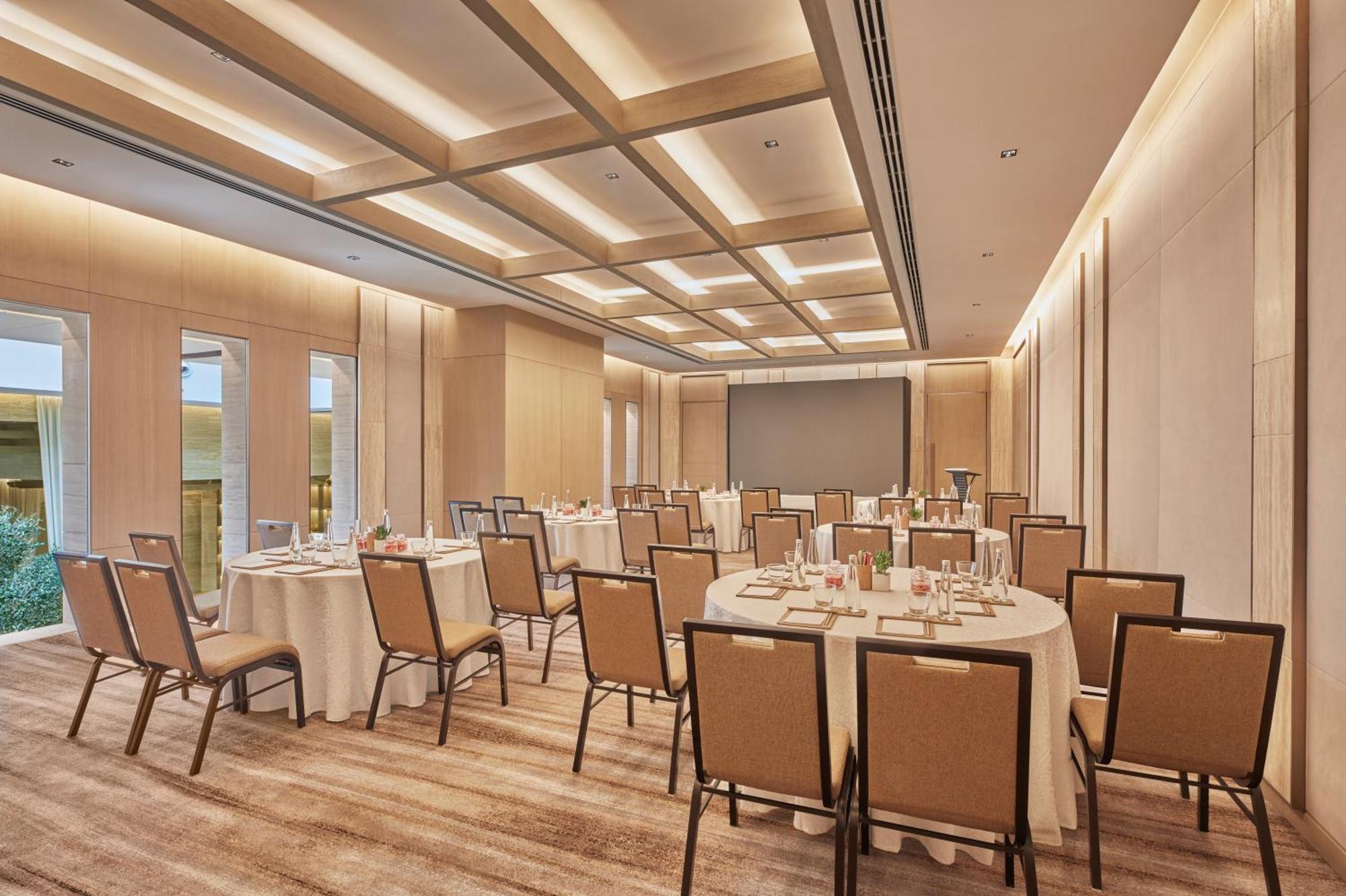 Hilton Gurugram Baani City Centre Гургаон Екстериор снимка