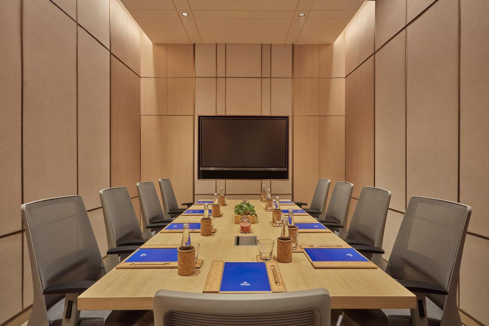 Hilton Gurugram Baani City Centre Гургаон Екстериор снимка