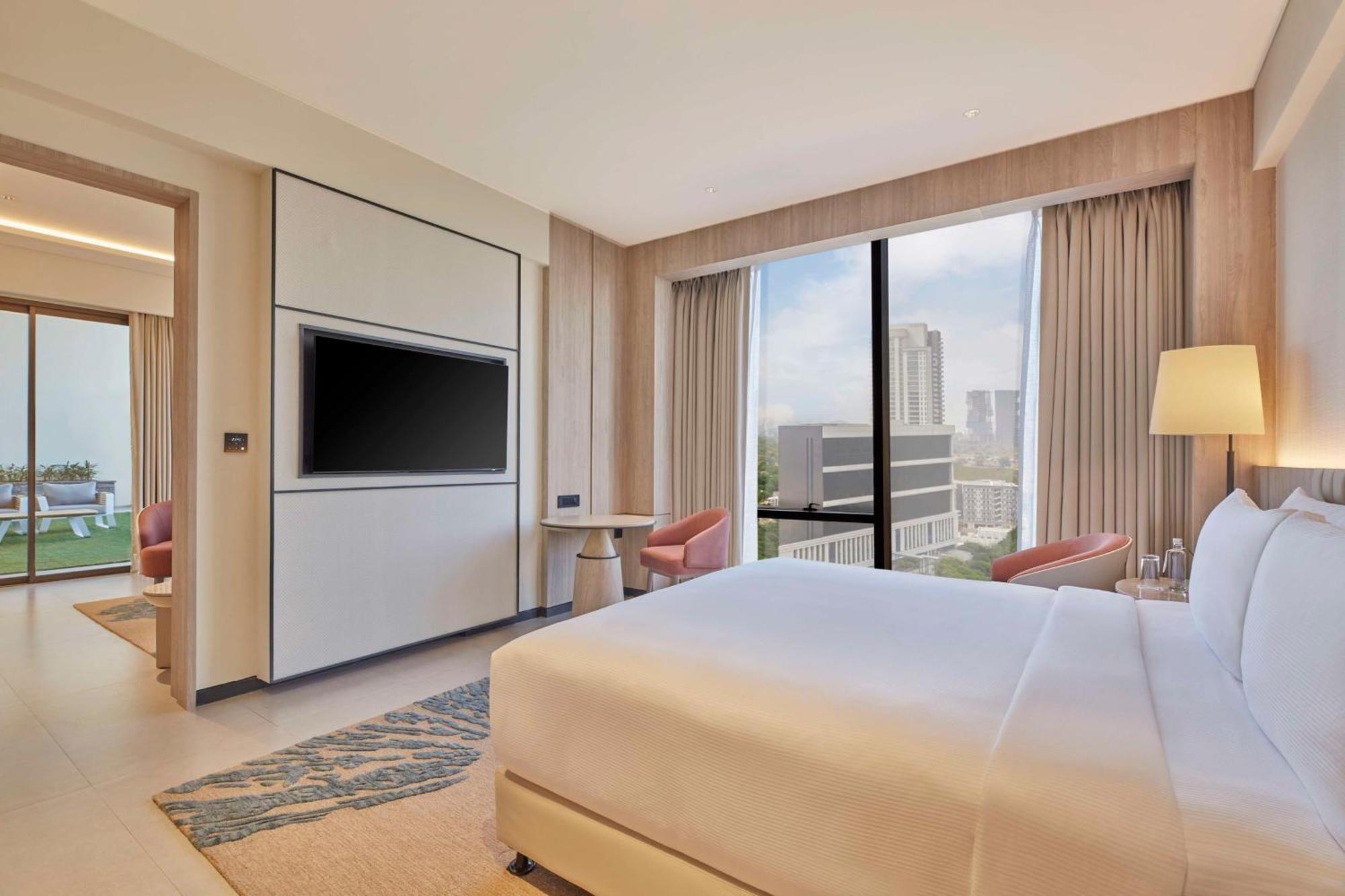 Hilton Gurugram Baani City Centre Гургаон Екстериор снимка