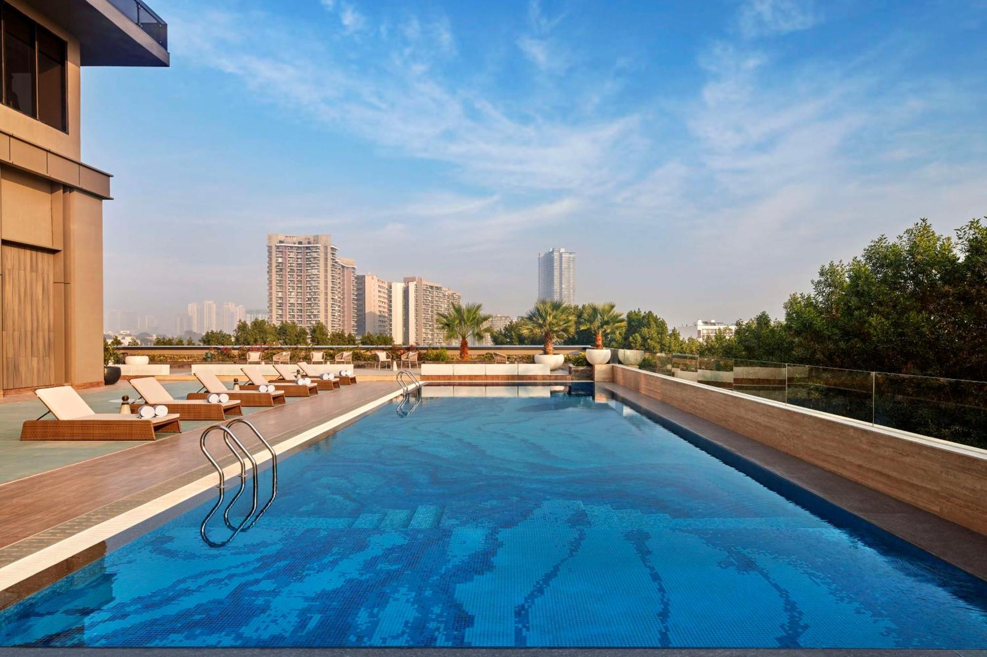 Hilton Gurugram Baani City Centre Гургаон Екстериор снимка