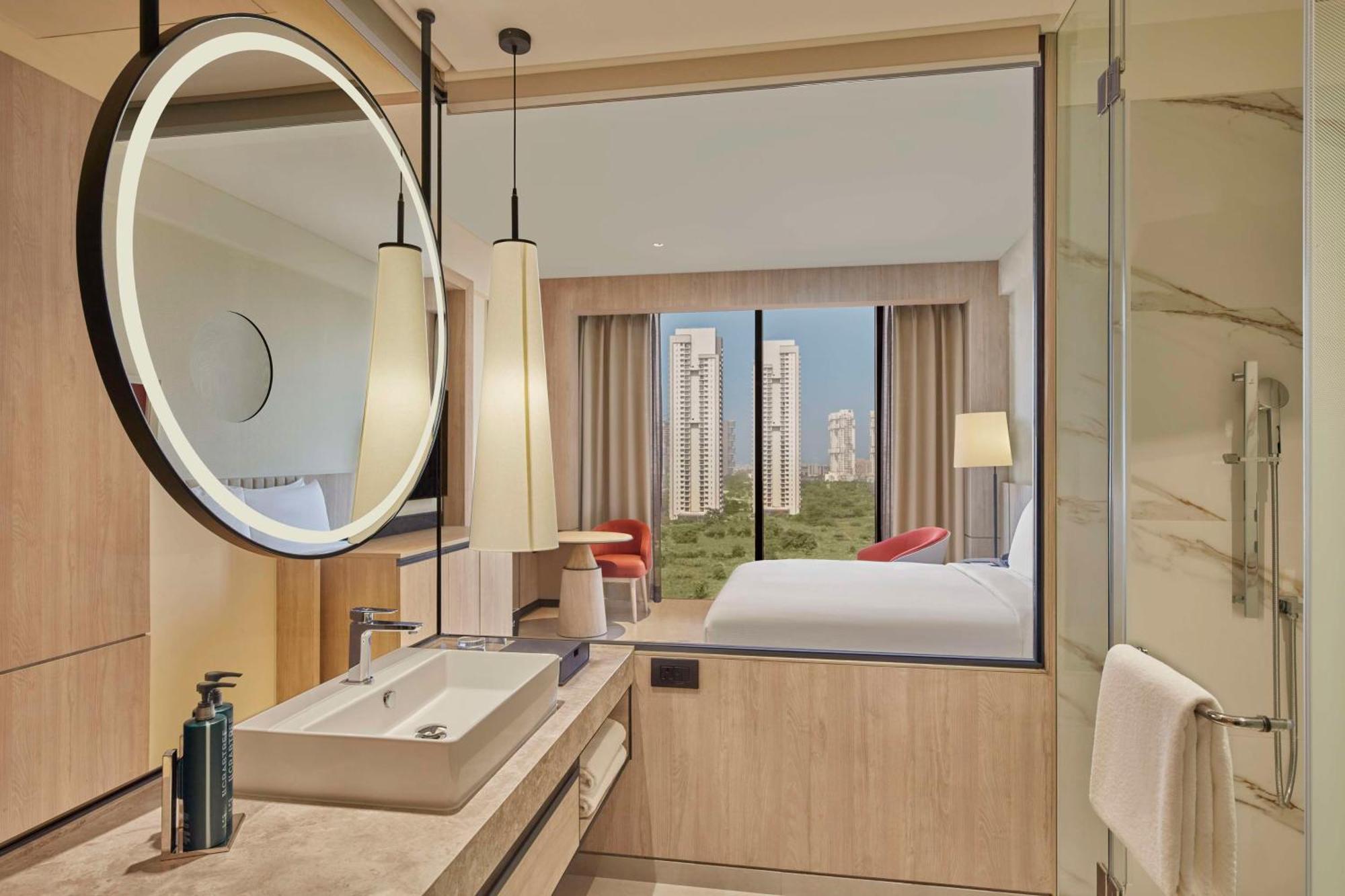 Hilton Gurugram Baani City Centre Гургаон Екстериор снимка