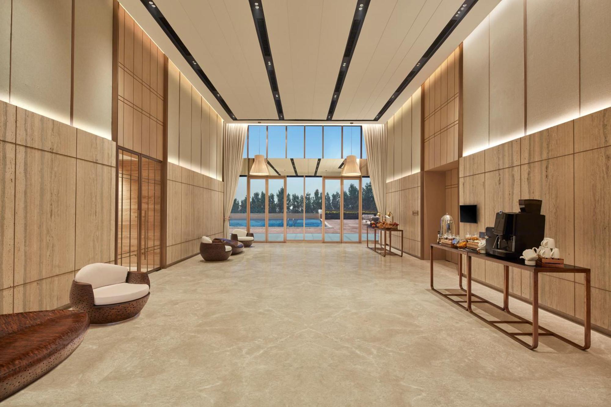 Hilton Gurugram Baani City Centre Гургаон Екстериор снимка