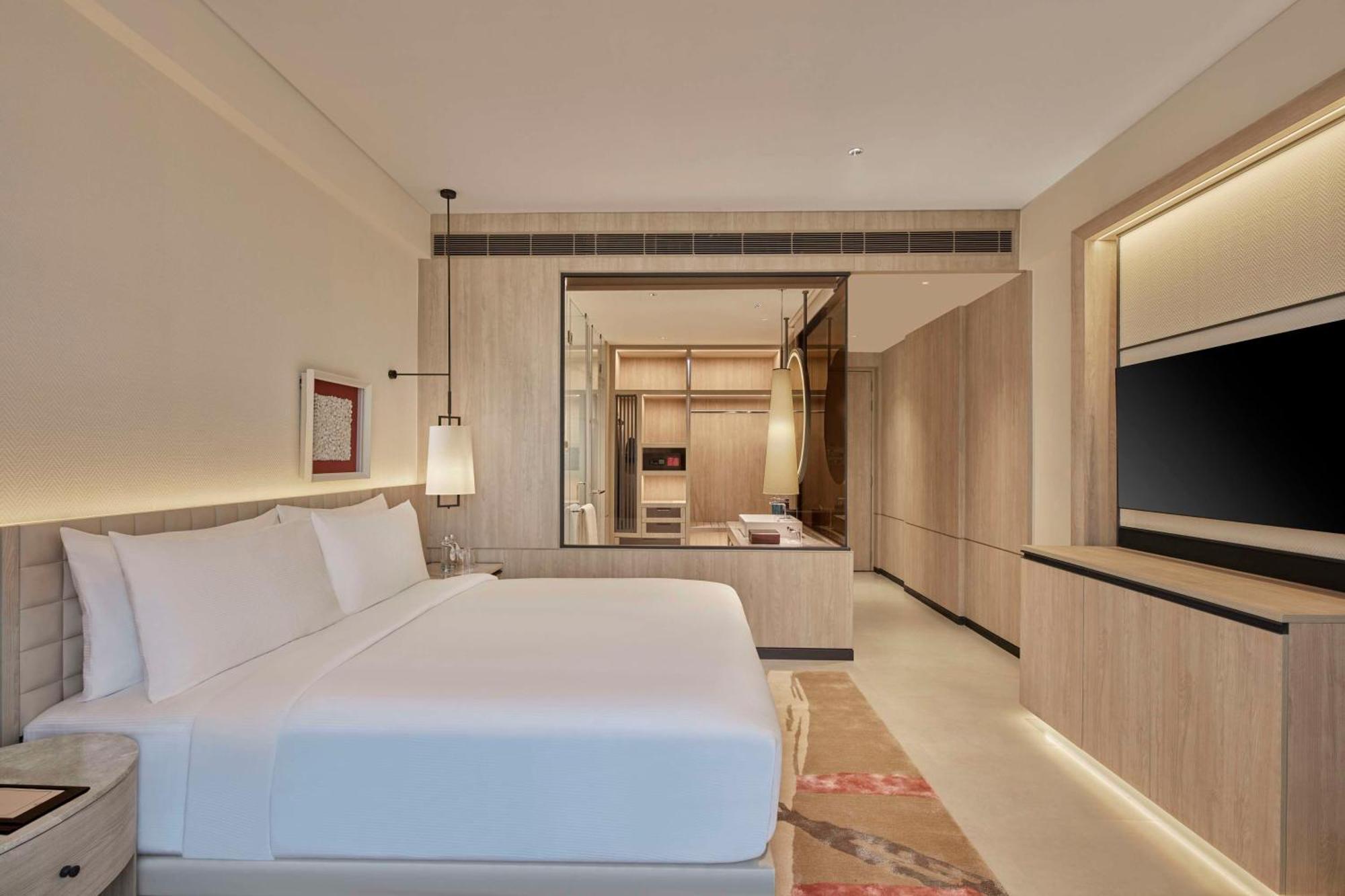 Hilton Gurugram Baani City Centre Гургаон Екстериор снимка